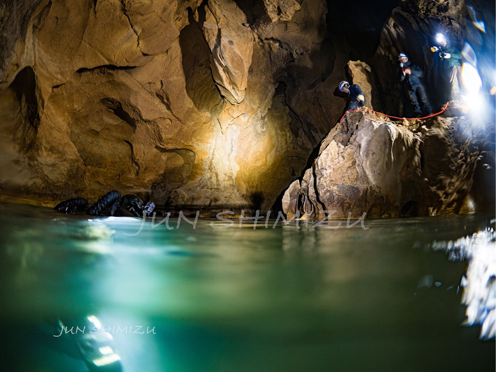 秋吉台寺山の穴の大きな地底湖