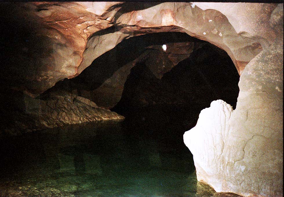 寺山の穴の第三支洞の地底湖