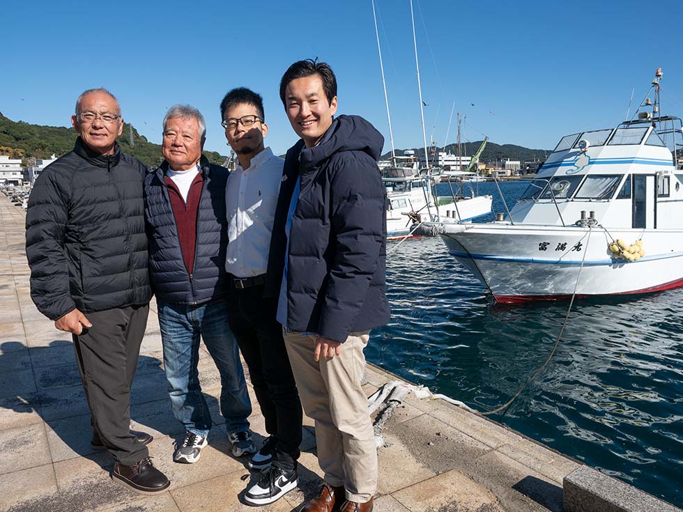 長良の慰霊祭で船を出しておられる、ダイビングショップトミカワ